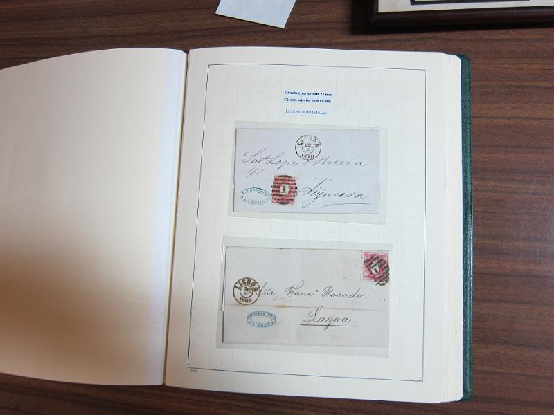 0018 (46).JPG -     Lote:    18      Marcofilia      Lotes Especiais       Descrição:         Portugal &mdash; Colecção especializada em dois álbuns com estudo especializado das marcas de duplo círculo e circulares de Lisboa, com selos de diversas emissões e cartas. Lote a ver.        Lote       Valor Base:     &euro; 1.000,00     Valor Venda:     Retirado     